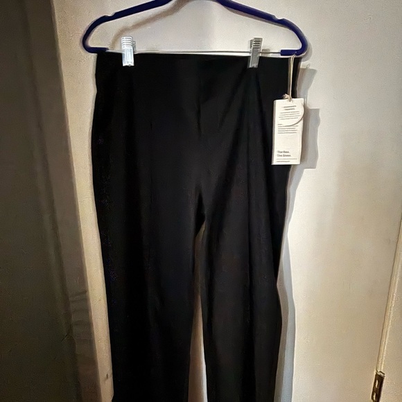 Vuori Women's Black Wide-Leg Trousers - Picture 9 of 16